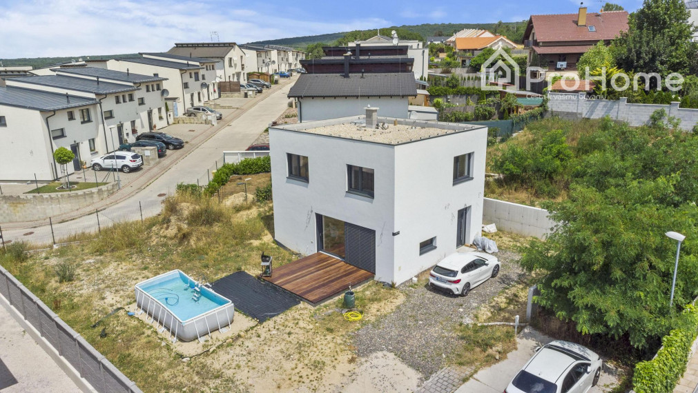 Elegantný skolaudovaný rodinný dom v súkromnej ulici v Stupave