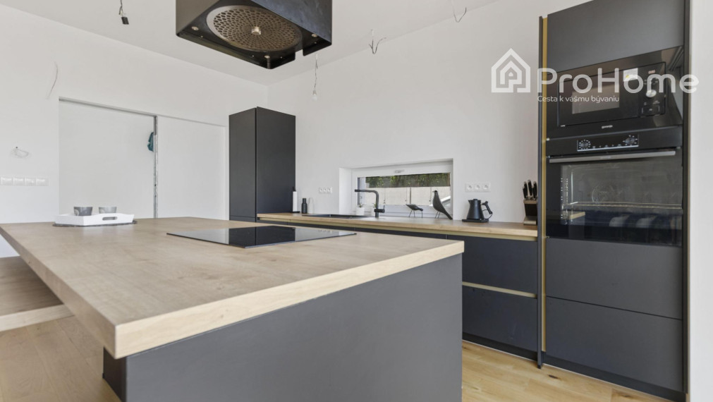 Elegantný skolaudovaný rodinný dom v súkromnej ulici v Stupave