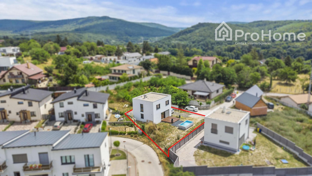 Elegantný skolaudovaný rodinný dom v súkromnej ulici v Stupave