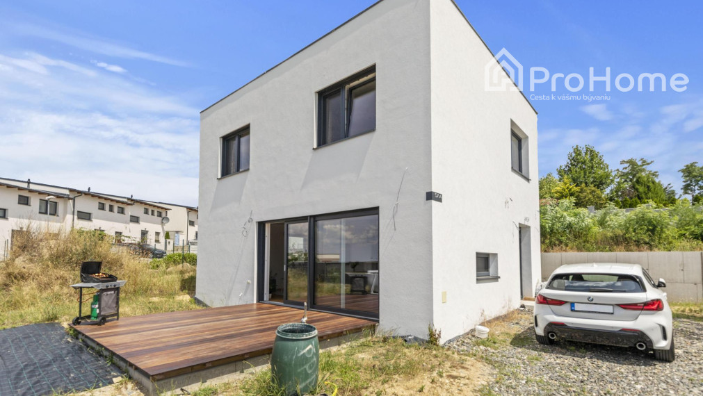 Elegantný skolaudovaný rodinný dom v súkromnej ulici v Stupave