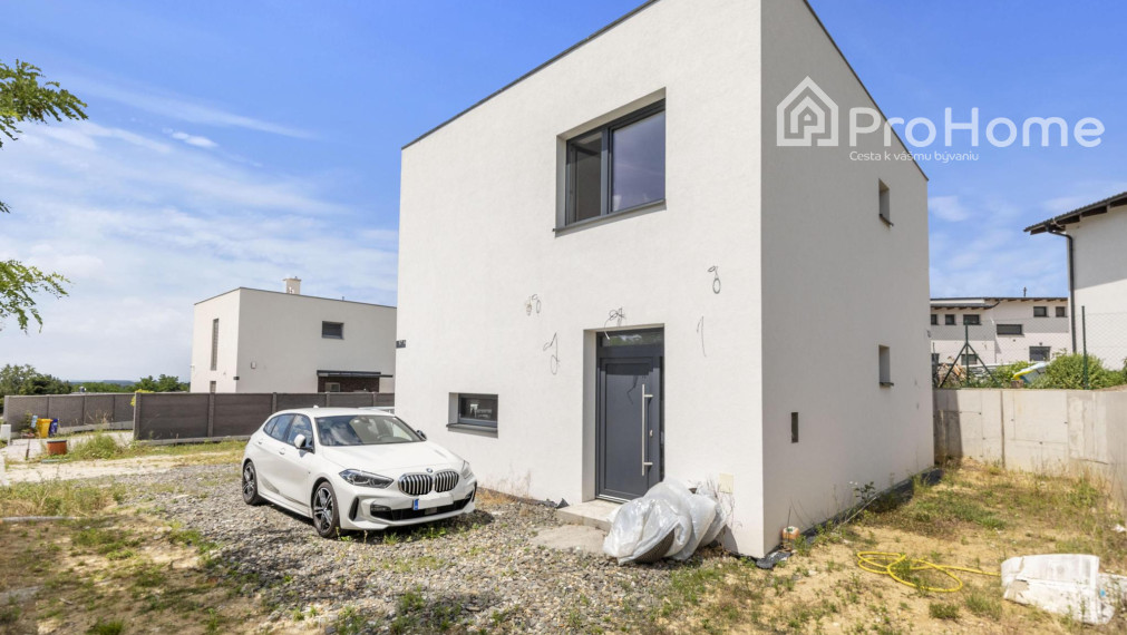 Elegantný skolaudovaný rodinný dom v súkromnej ulici v Stupave