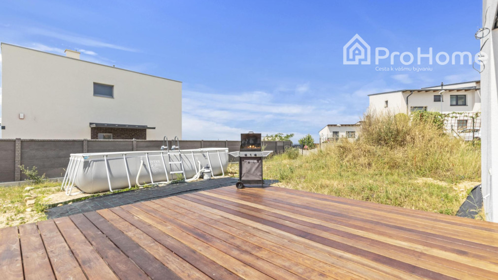 Elegantný skolaudovaný rodinný dom v súkromnej ulici v Stupave