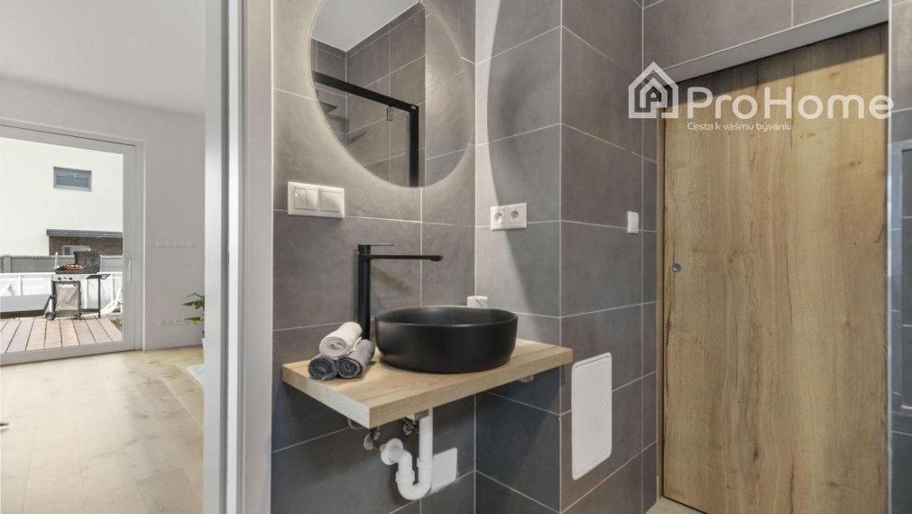 Elegantný skolaudovaný rodinný dom v súkromnej ulici v Stupave