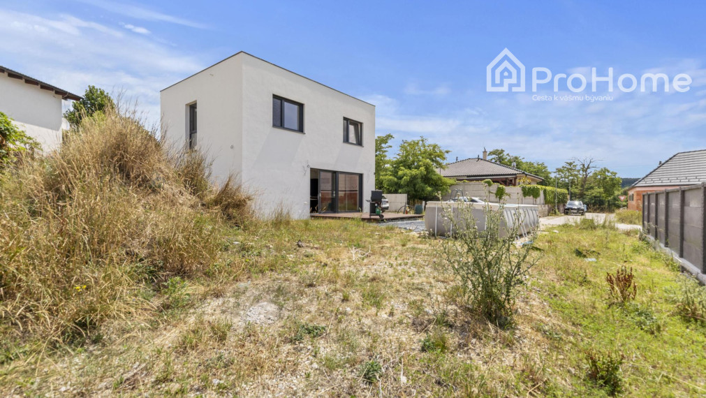 Elegantný skolaudovaný rodinný dom v súkromnej ulici v Stupave