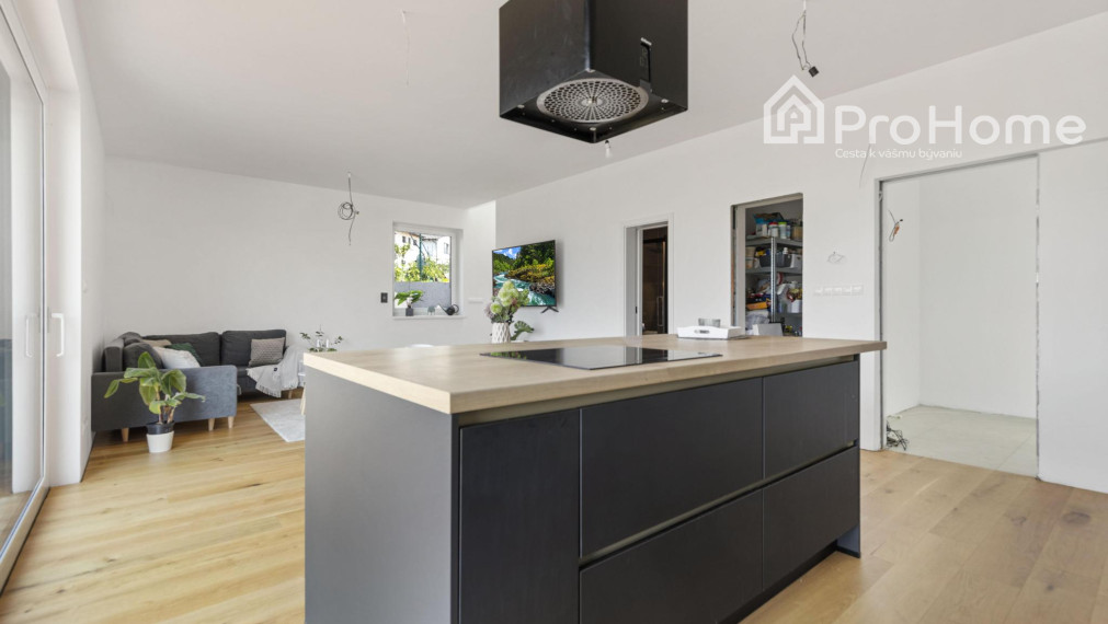 Elegantný skolaudovaný rodinný dom v súkromnej ulici v Stupave