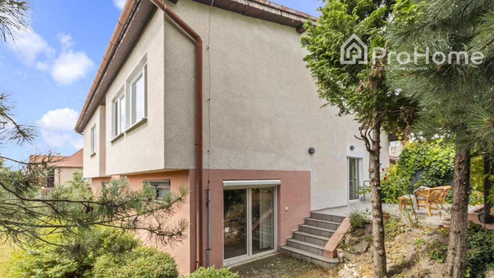 Priestranný a vzdušný rodinný dom vo Veľkej Pake