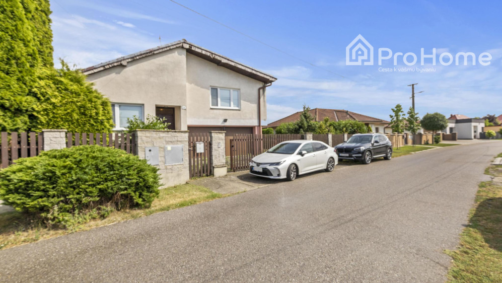 Priestranný a vzdušný rodinný dom vo Veľkej Pake