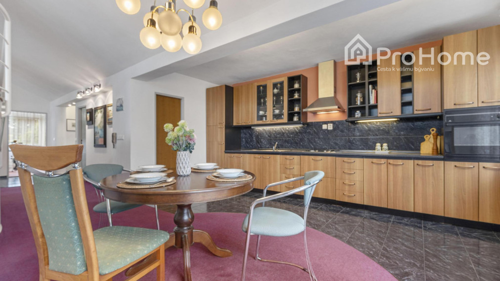 Priestranný a vzdušný rodinný dom vo Veľkej Pake