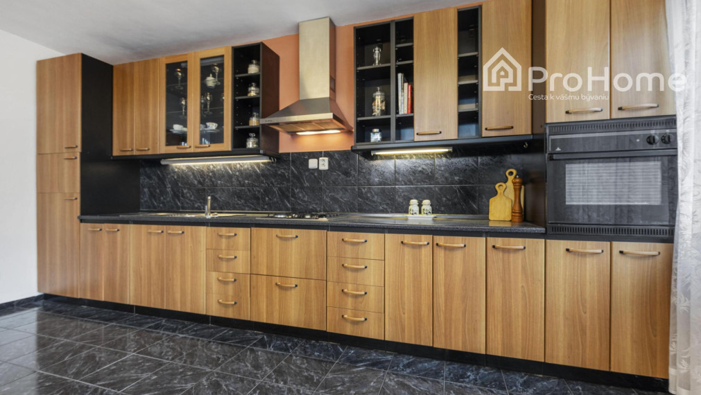 Priestranný a vzdušný rodinný dom vo Veľkej Pake