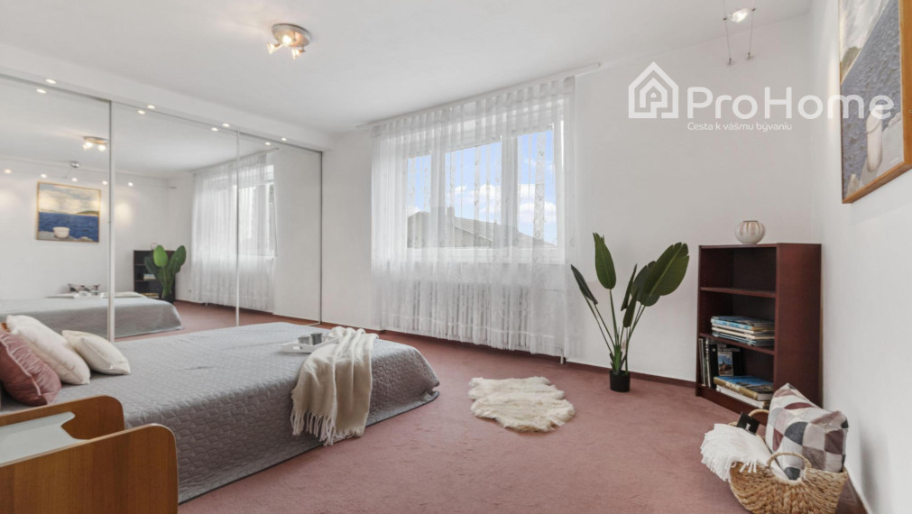 Priestranný a vzdušný rodinný dom vo Veľkej Pake