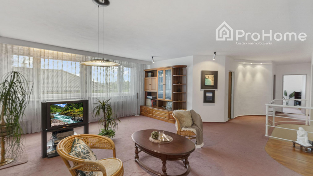 Priestranný a vzdušný rodinný dom vo Veľkej Pake