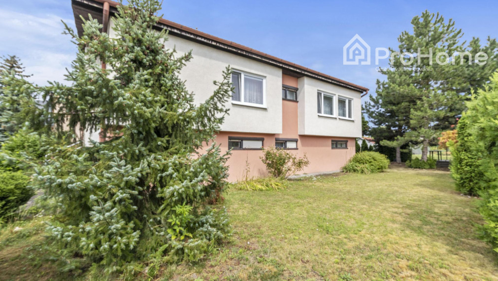 Priestranný a vzdušný rodinný dom vo Veľkej Pake