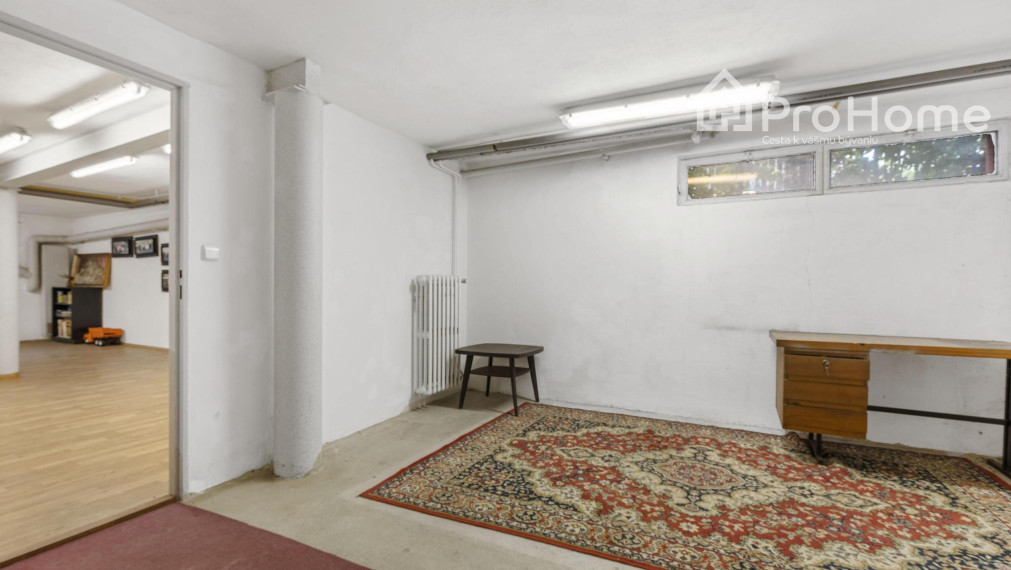 Priestranný a vzdušný rodinný dom vo Veľkej Pake