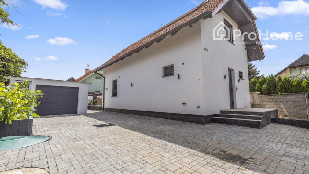 Moderný rodinný dom s nízkymi nákladmi v pokojnom prostredí Senca