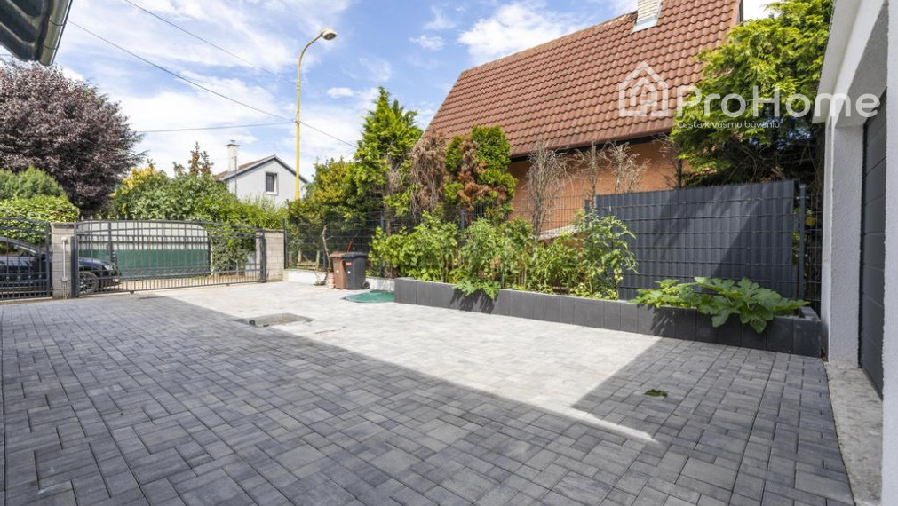 Moderný rodinný dom s nízkymi nákladmi v pokojnom prostredí Senca