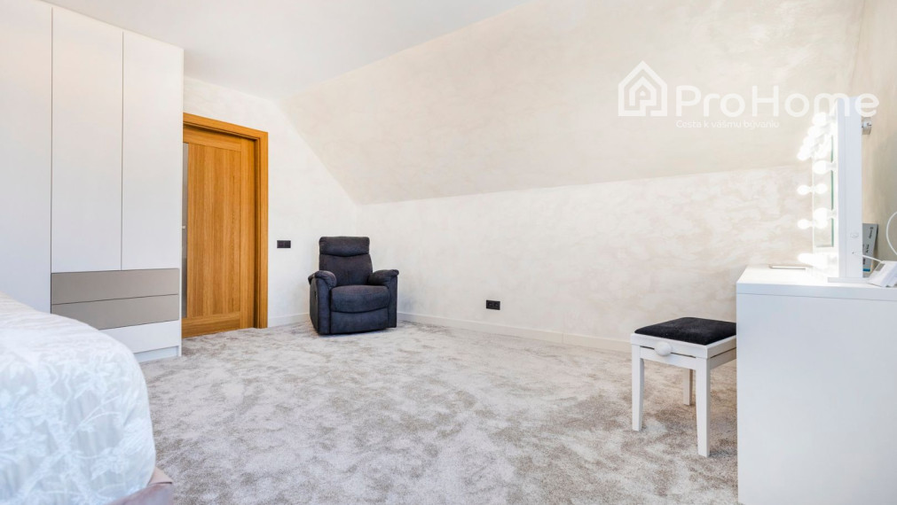 Moderný rodinný dom s nízkymi nákladmi v pokojnom prostredí Senca