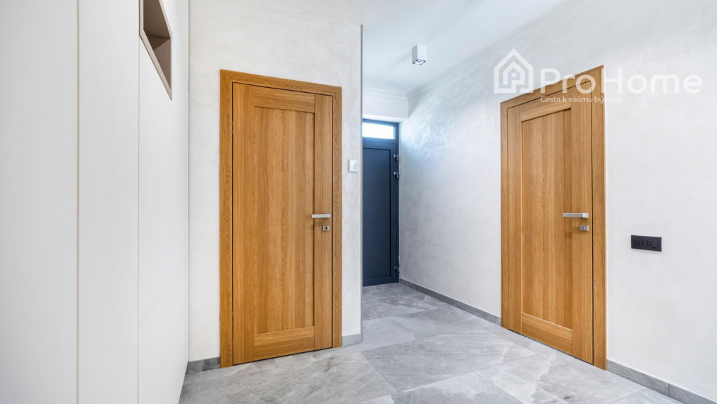 Moderný rodinný dom s nízkymi nákladmi v pokojnom prostredí Senca