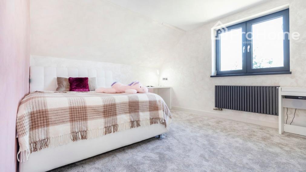 Moderný rodinný dom s nízkymi nákladmi v pokojnom prostredí Senca