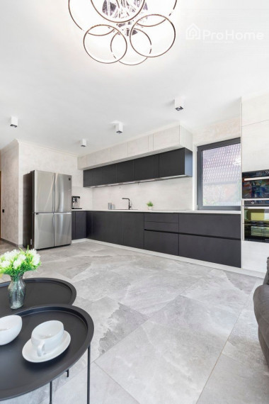 Moderný rodinný dom s nízkymi nákladmi v pokojnom prostredí Senca