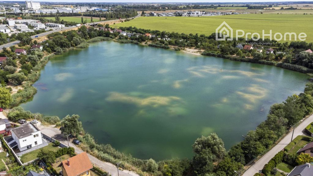 Moderný rodinný dom s nízkymi nákladmi v pokojnom prostredí Senca