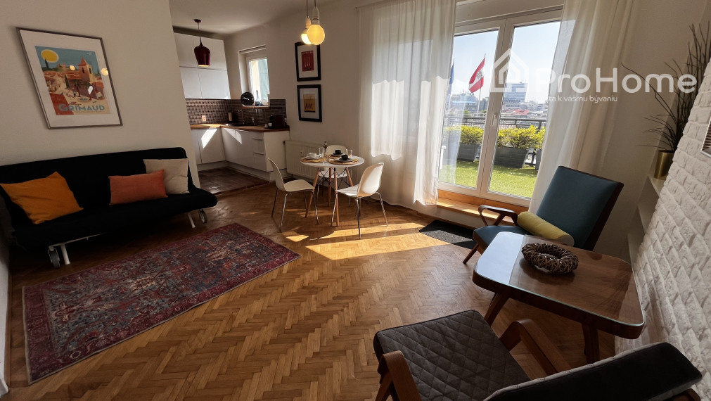 Strešný staromestský byt s terasou, na Panenskej ulici