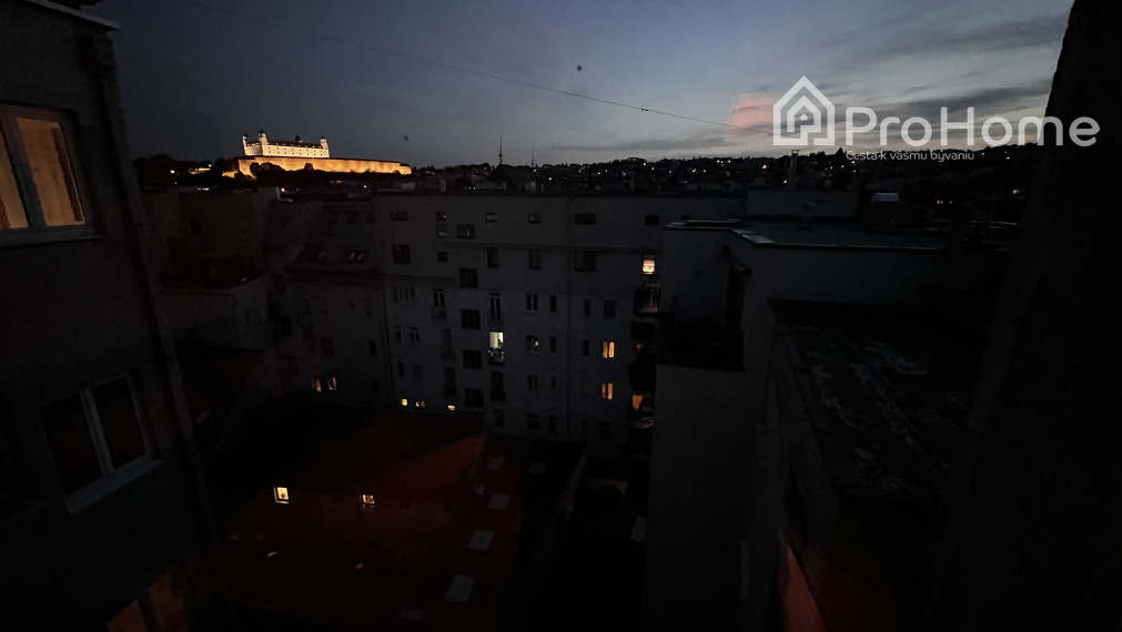 Strešný staromestský byt s terasou, na Panenskej ulici