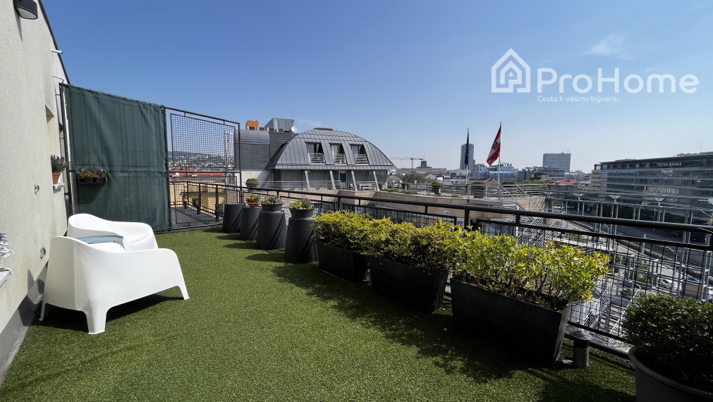 Strešný staromestský byt s terasou, na Panenskej ulici