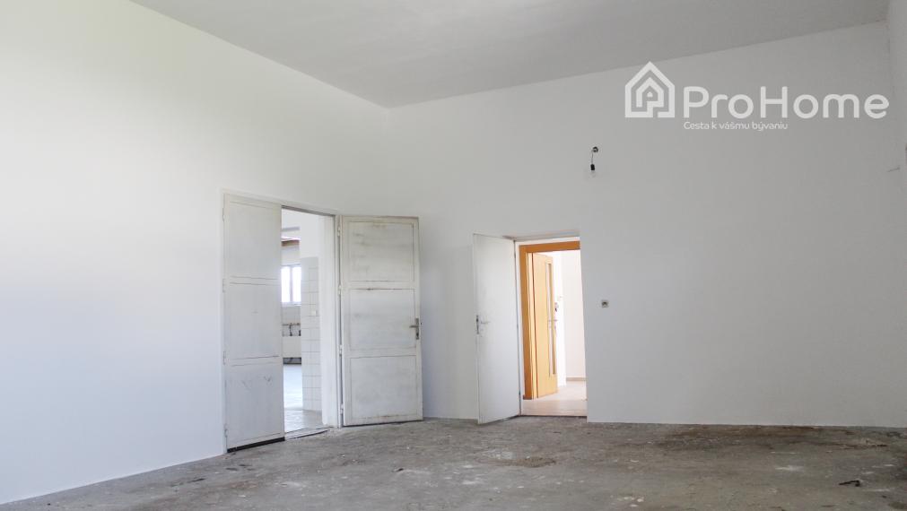 Komerčný objekt s dvoma 3i bytmi NA PREDAJ v PK, Myslenická