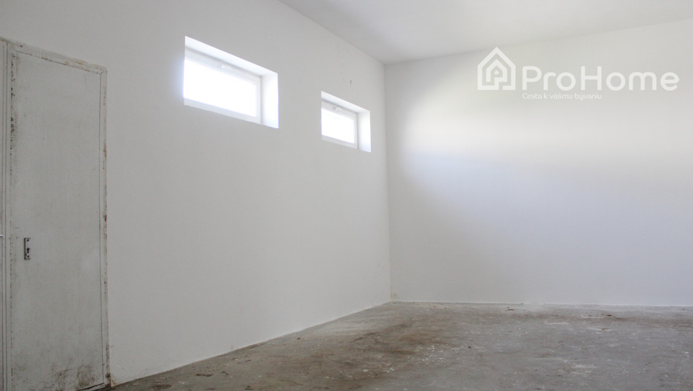 Komerčný objekt s dvoma 3i bytmi NA PREDAJ v PK, Myslenická