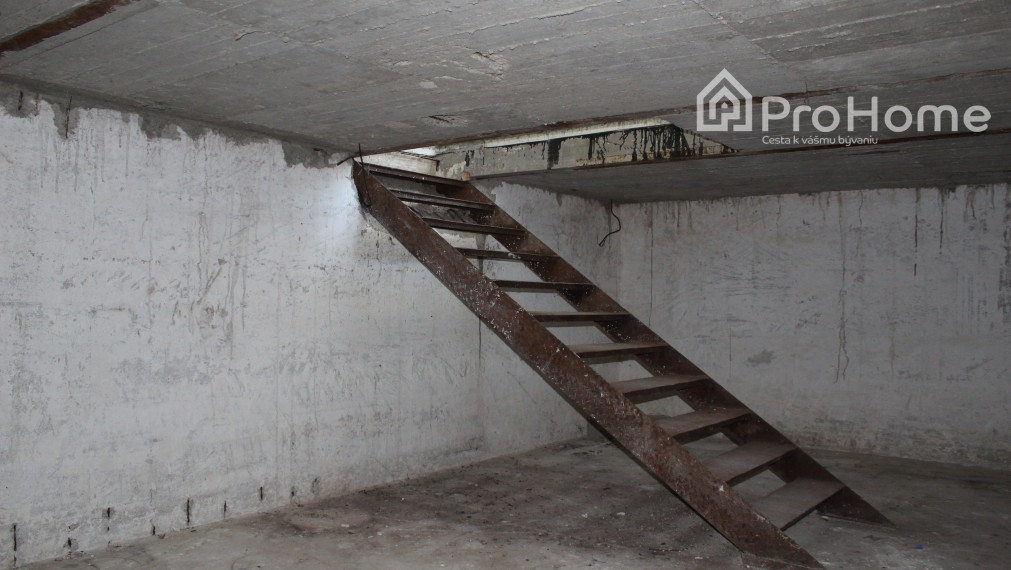 Komerčný objekt s dvoma 3i bytmi NA PREDAJ v PK, Myslenická