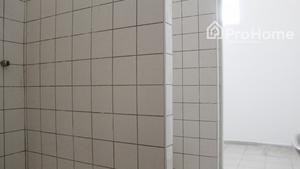 Komerčný objekt s dvoma 3i bytmi NA PREDAJ v PK, Myslenická