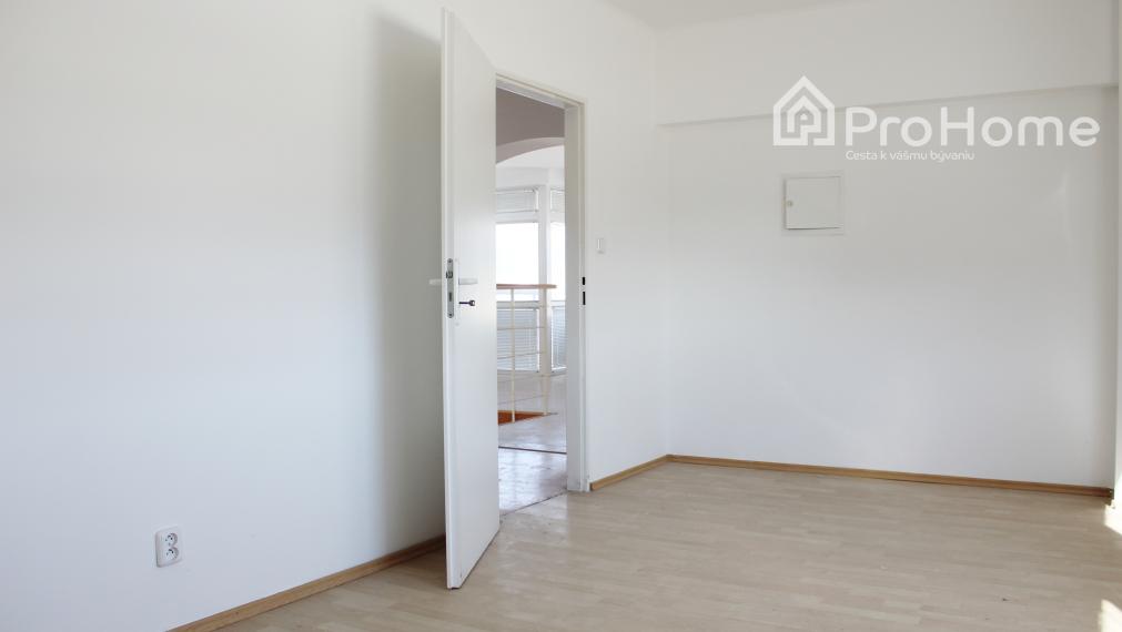 Komerčný objekt s dvoma 3i bytmi NA PREDAJ v PK, Myslenická