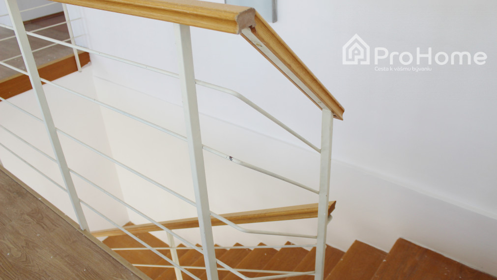 Komerčný objekt s dvoma 3i bytmi NA PREDAJ v PK, Myslenická