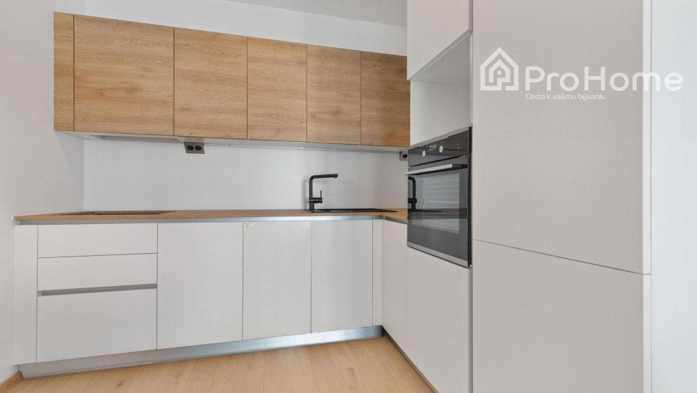 PLNE VYBAVENÝ 2i byt v EUROVEA Tower NA PRENÁJOM