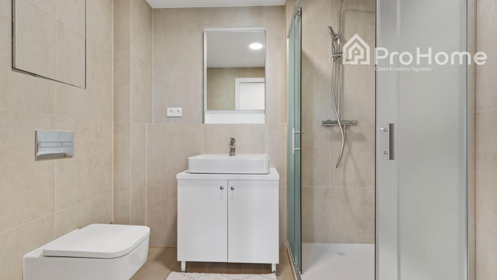 PLNE VYBAVENÝ 2i byt v EUROVEA Tower NA PRENÁJOM