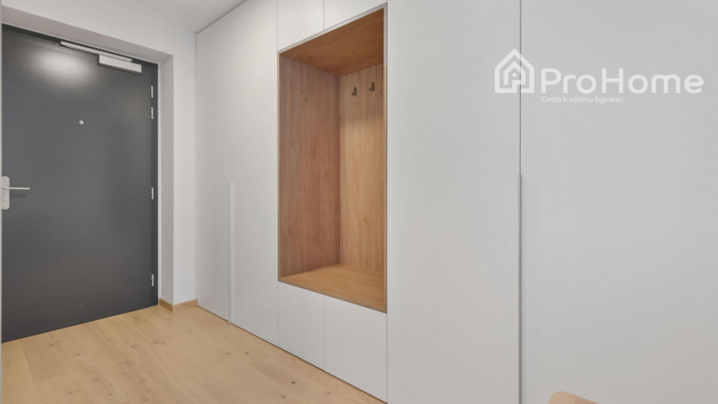 PLNE VYBAVENÝ 2i byt v EUROVEA Tower NA PRENÁJOM