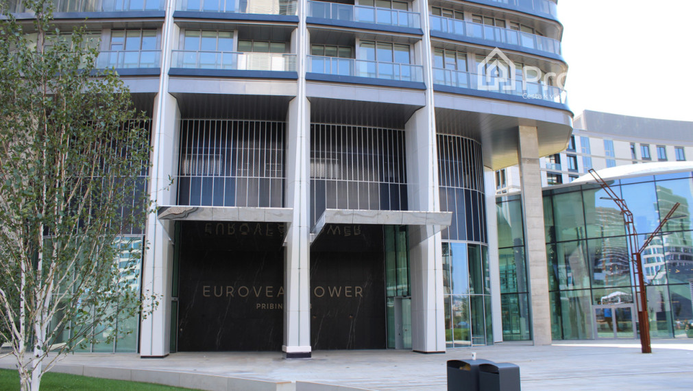 PLNE VYBAVENÝ 2i byt v EUROVEA Tower NA PRENÁJOM