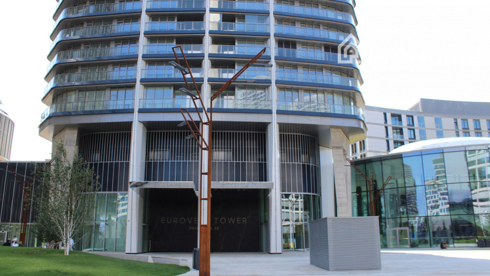 PLNE VYBAVENÝ 2i byt v EUROVEA Tower NA PRENÁJOM