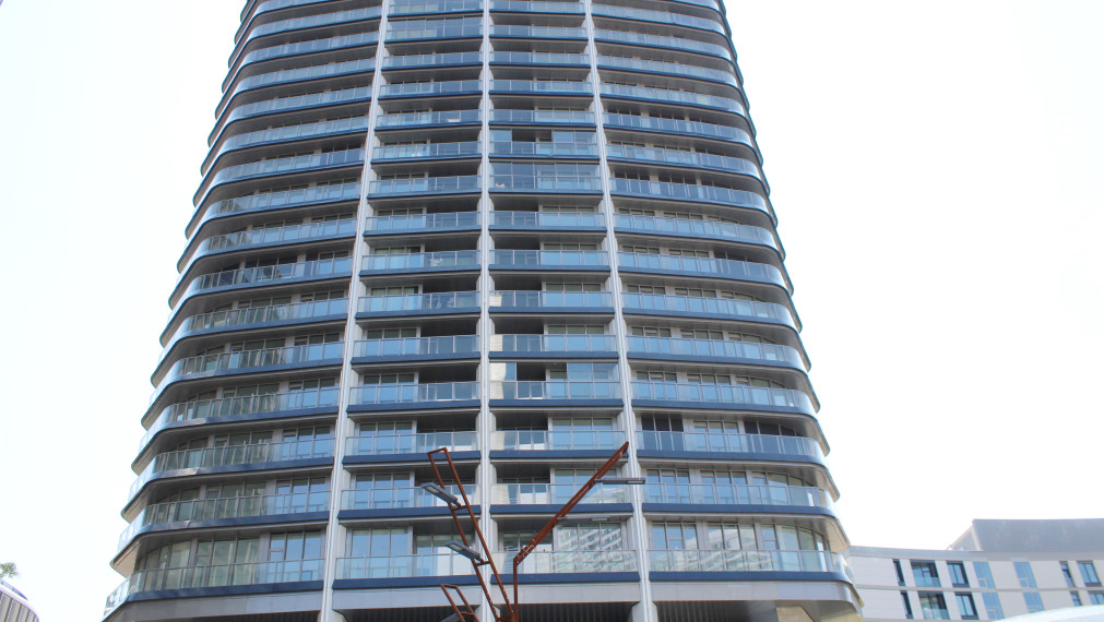 PLNE VYBAVENÝ 2i byt v EUROVEA Tower NA PRENÁJOM