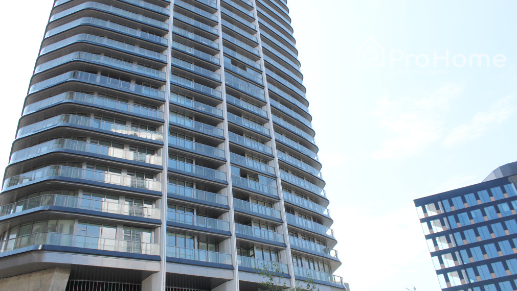 PLNE VYBAVENÝ 2i byt v EUROVEA Tower NA PRENÁJOM