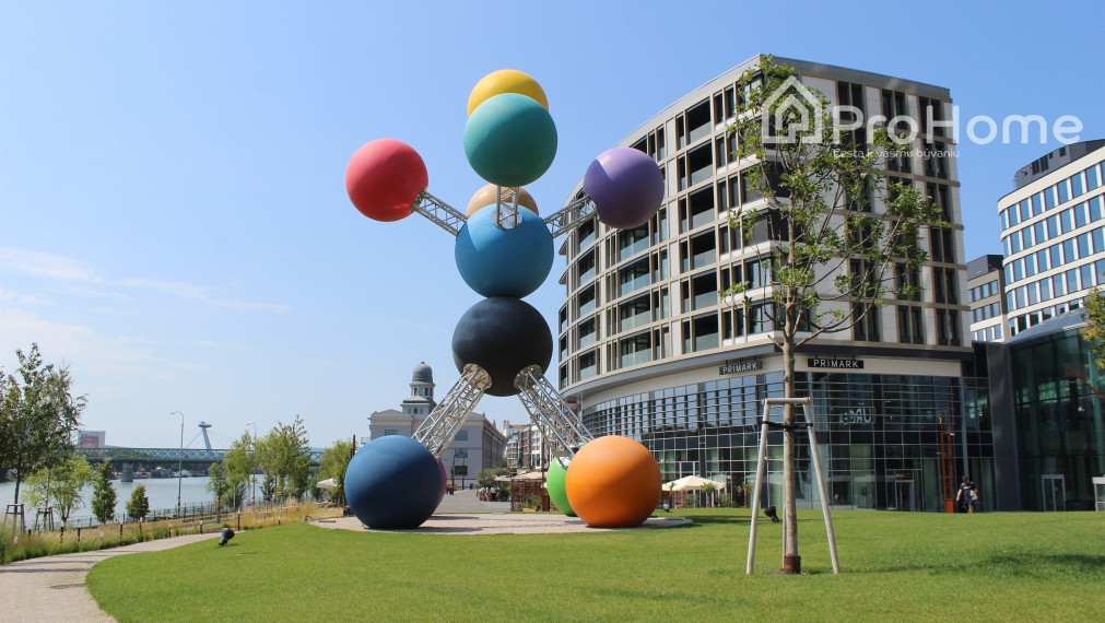 PLNE VYBAVENÝ 2i byt v EUROVEA Tower NA PRENÁJOM