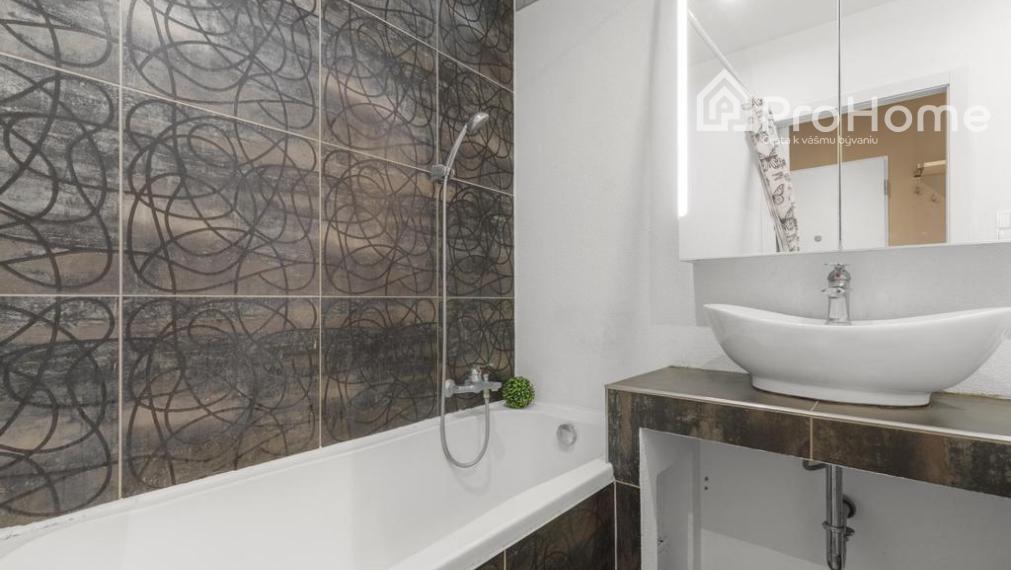 REZERVOVANÉ - 3 izbový byt s veľkou loggiou na Kramároch