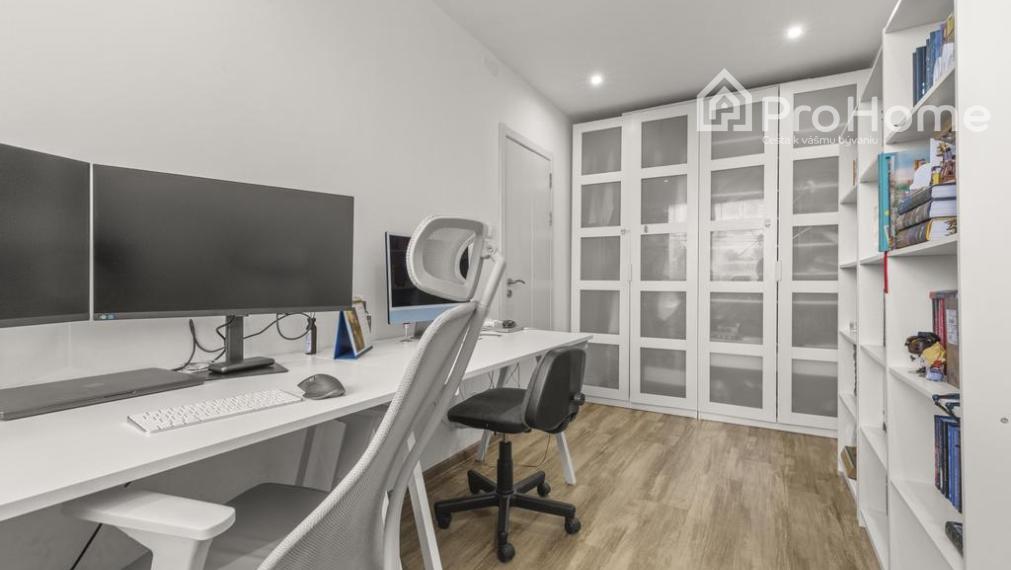 REZERVOVANÉ - 3 izbový byt s veľkou loggiou na Kramároch