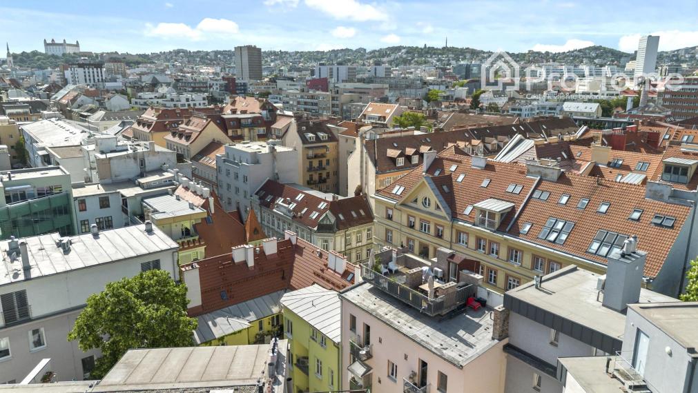 Unikátny 140 m² 4-izbový mezonet s terasou a výhľadom na downtown