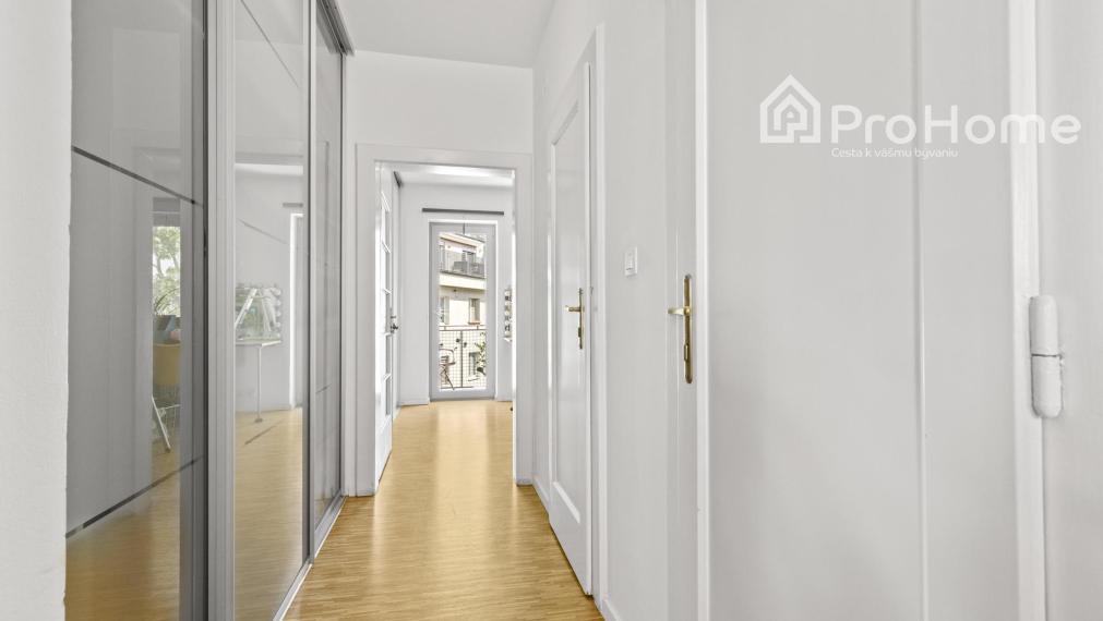 Unikátny 140 m² 4-izbový mezonet s terasou a výhľadom na downtown