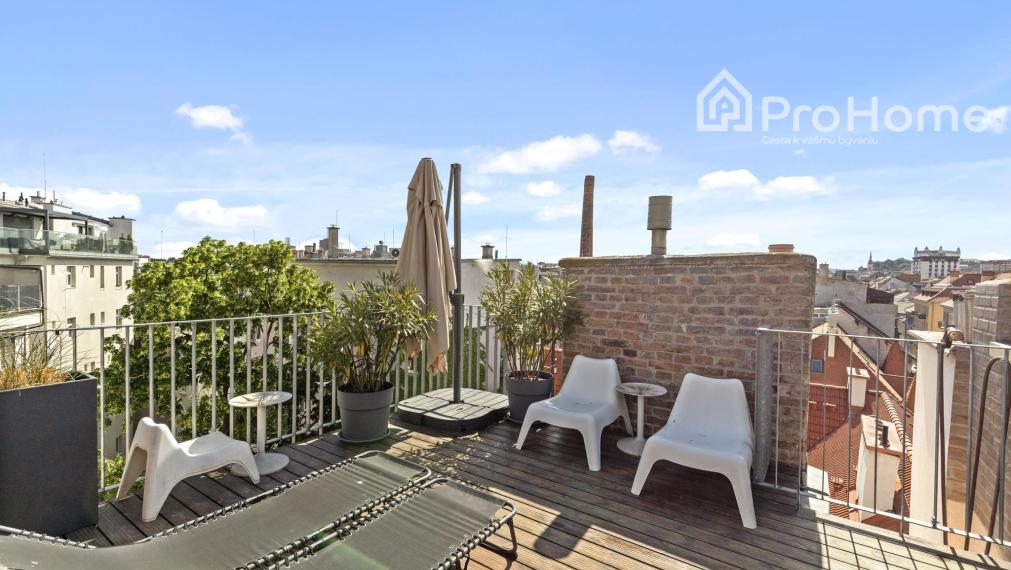 Unikátny 140 m² 4-izbový mezonet s terasou a výhľadom na downtown