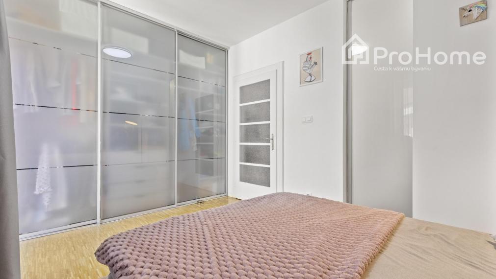 Unikátny 140 m² 4-izbový mezonet s terasou a výhľadom na downtown