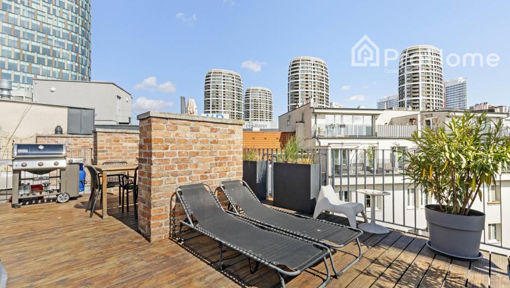 Unikátny 140 m² 4-izbový mezonet s terasou a výhľadom na downtown