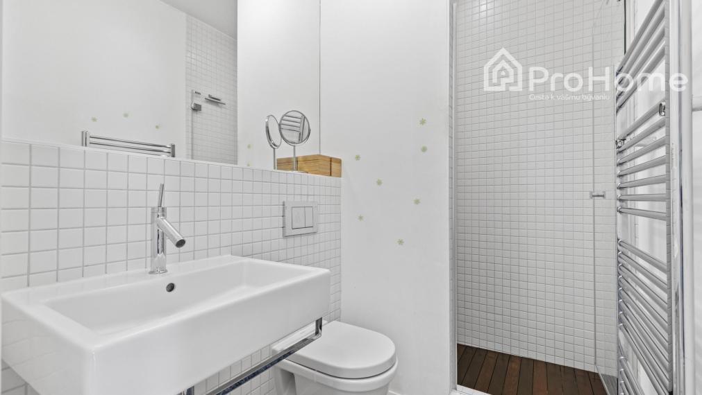 Unikátny 140 m² 4-izbový mezonet s terasou a výhľadom na downtown