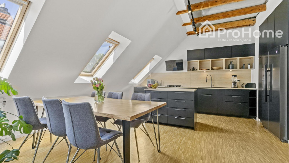 Unikátny 140 m² 4-izbový mezonet s terasou a výhľadom na downtown